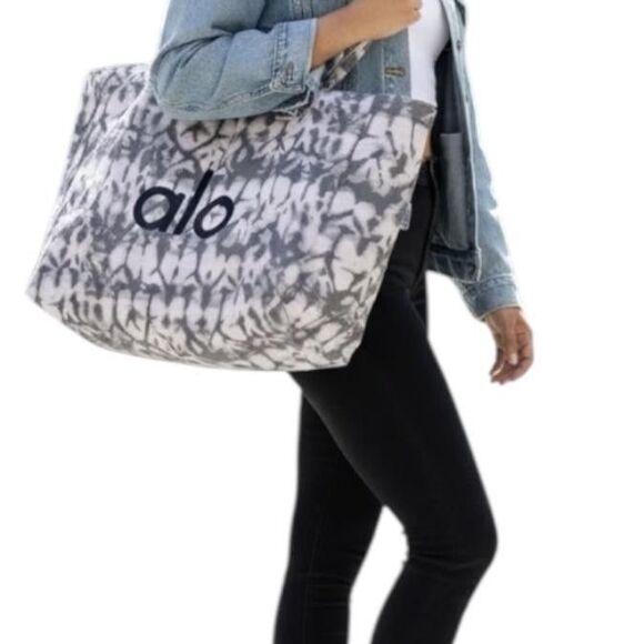 Alo Yoga Large Tote Bag Womens One Size Gray Tie Dye Logo Beach Gym Shopping - Picture 1 of 12